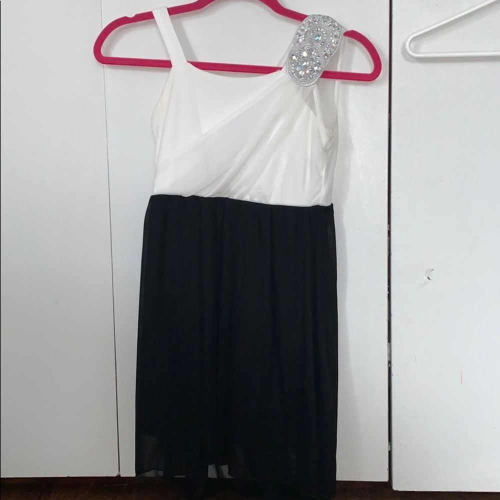 Girls black and white dress